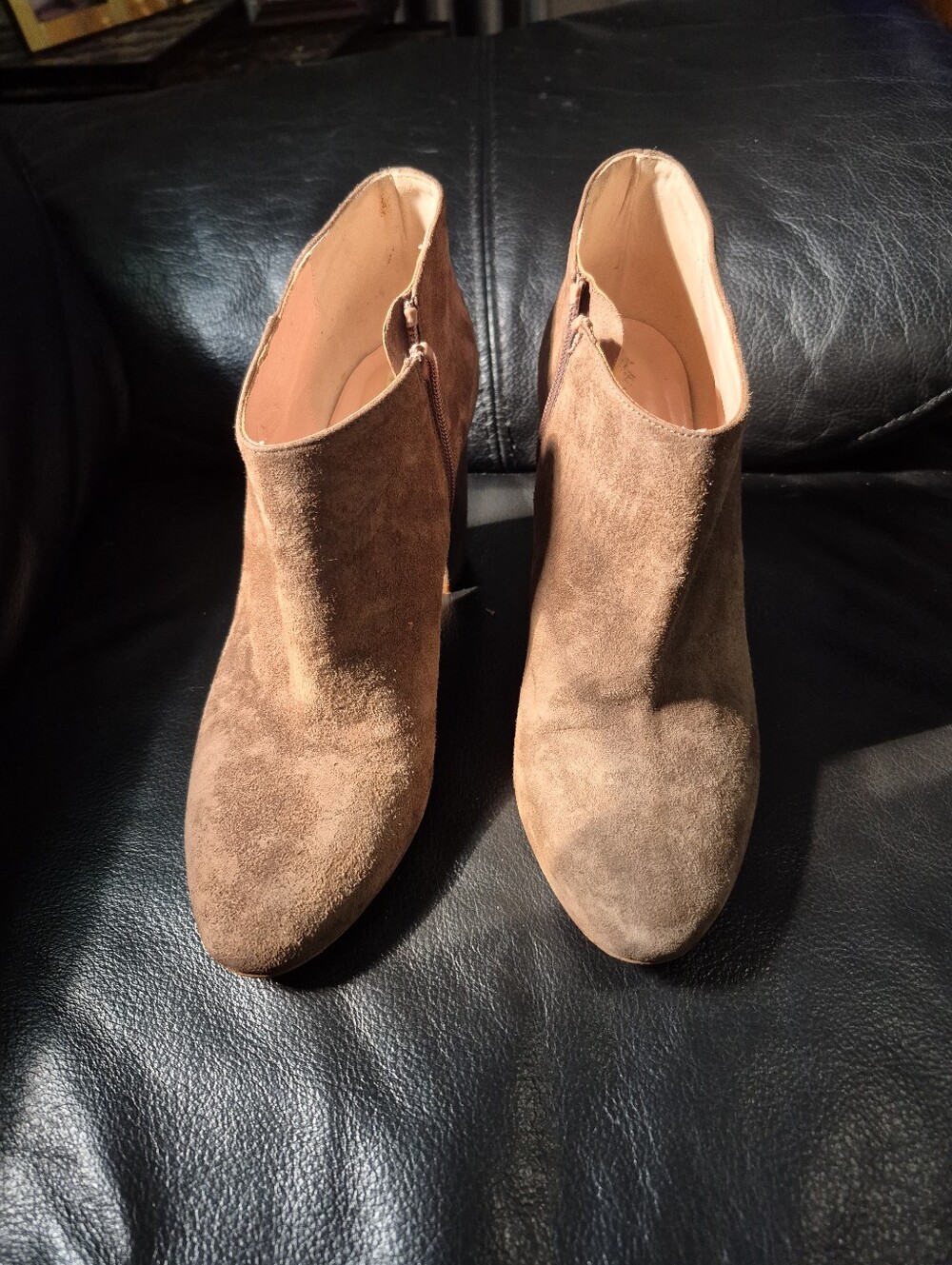 Kate Spade New York Suede Ankle Boots Gold Trim Block Heel Italy 9B
